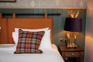 Desk, blackout curtains, iron/ironing board, free WiFi - The Green Man by Greene King Inns (Harlow)