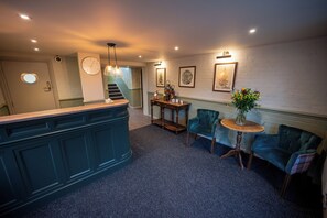 Indtjeknings-/udtjekningsautomat