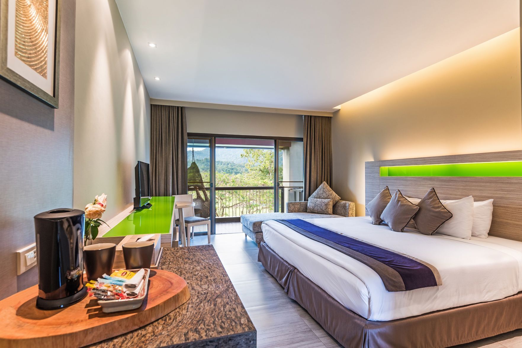 Artículos del minibar gratis y caja de seguridad en la habitación 