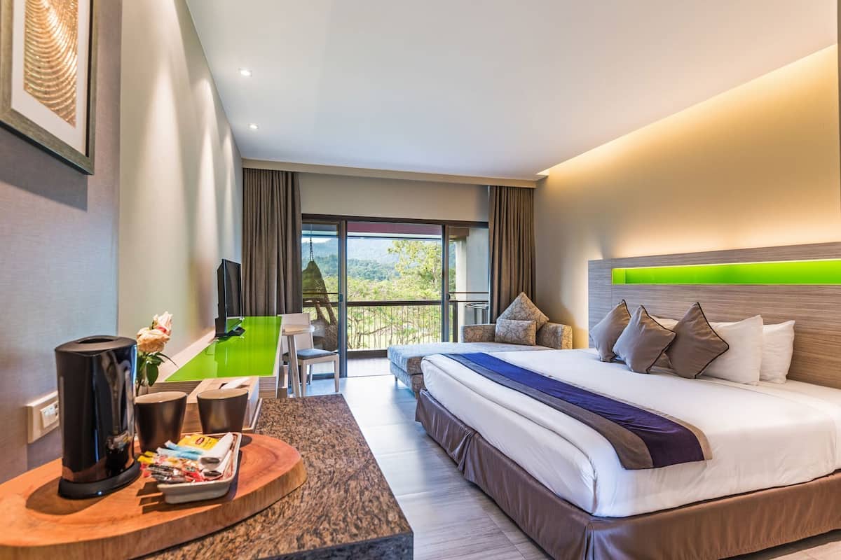 Artículos del minibar gratis y caja de seguridad en la habitación