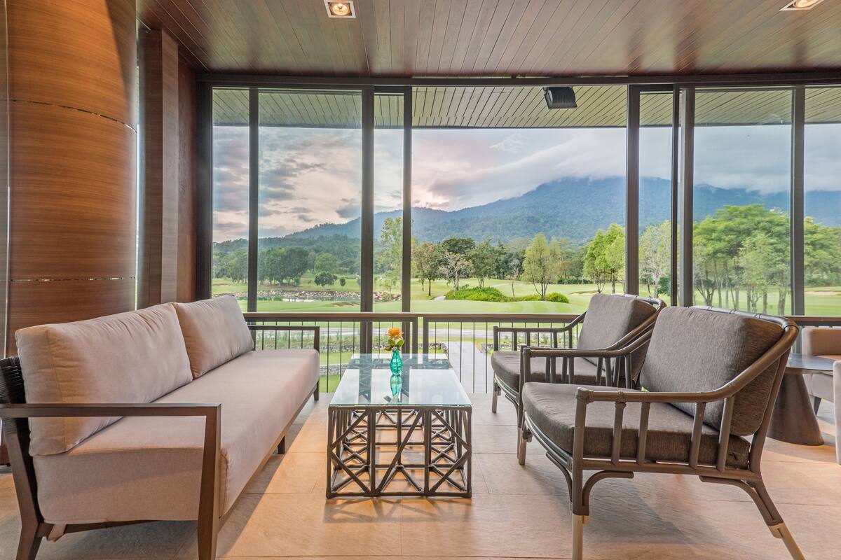 breakfast, lunch, dinner served; international cuisine, garden views