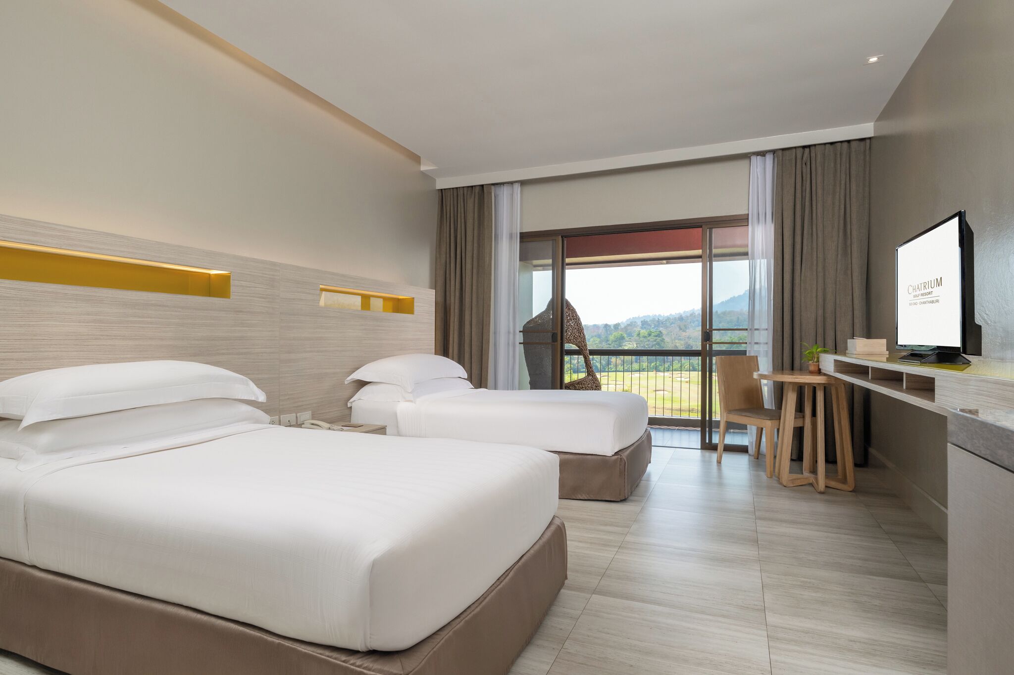 Grand Deluxe Mountain View Twin Room