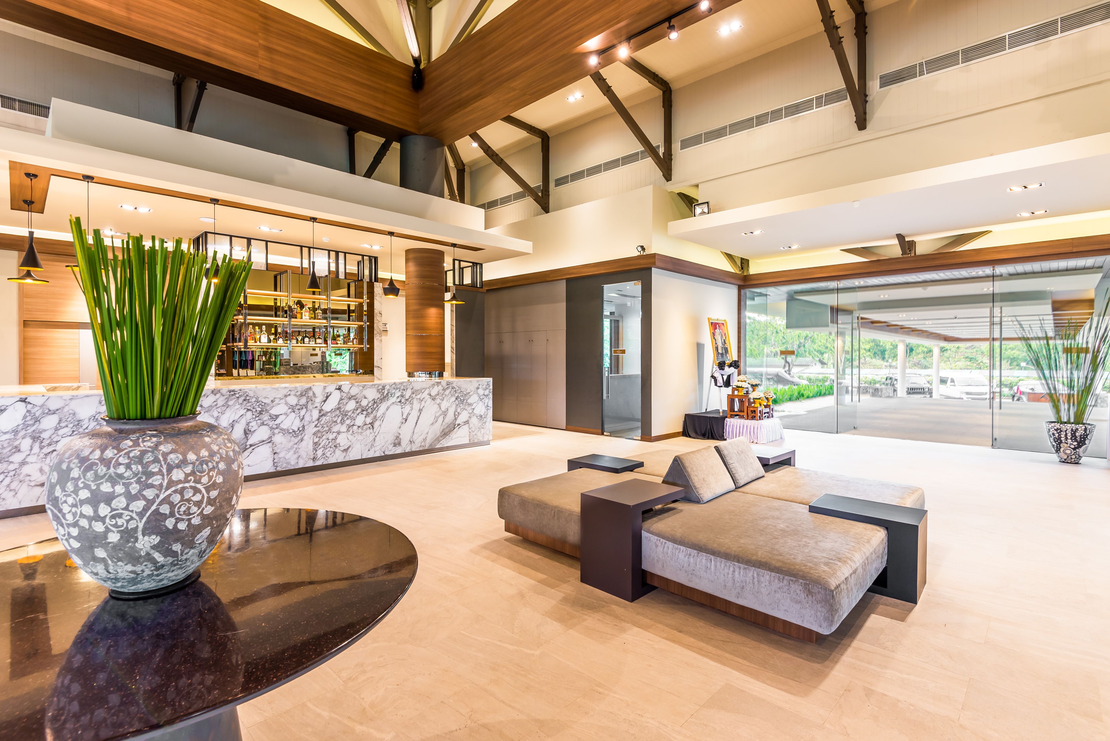 breakfast, lunch, dinner served; international cuisine, garden views