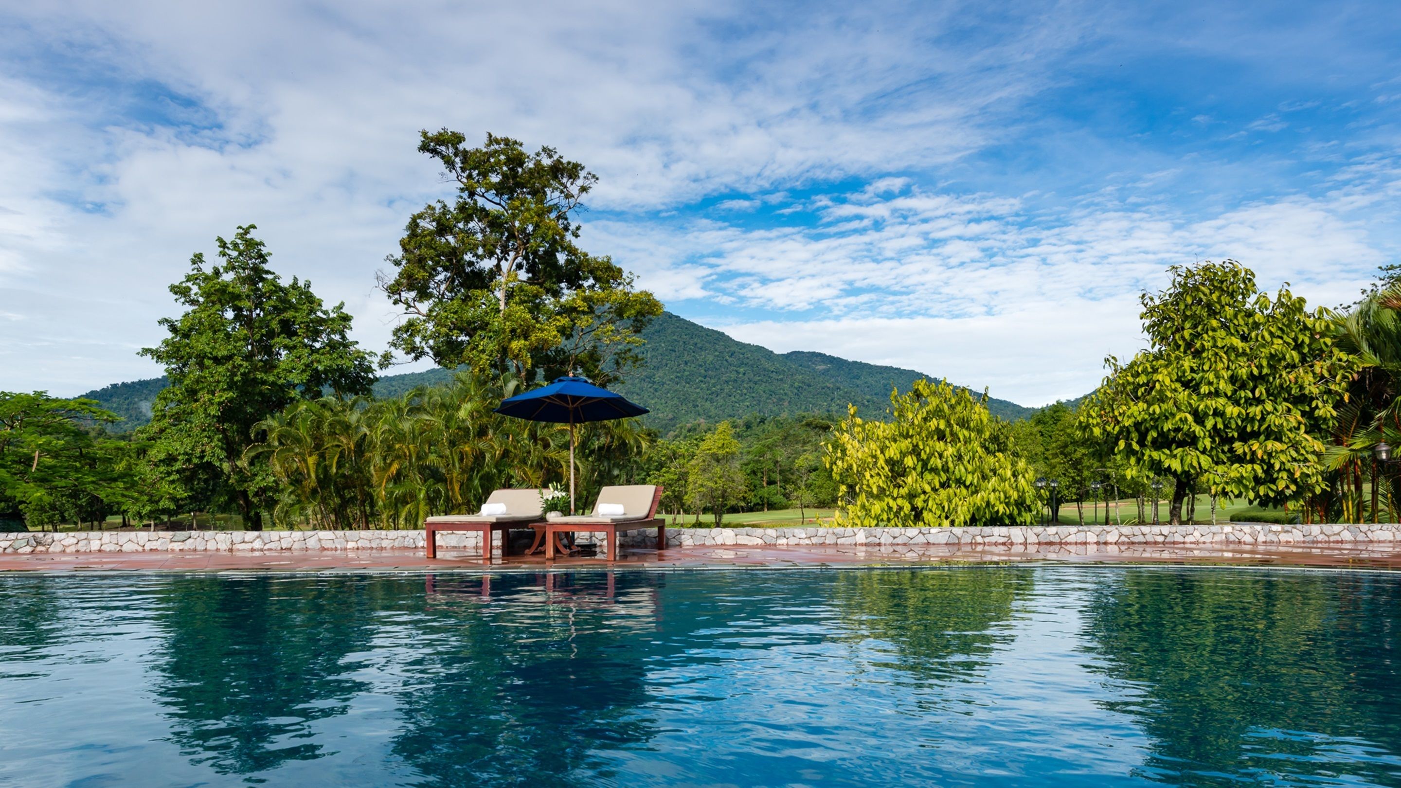 outdoor pool, open 7:00 am to 7:00 pm, free pool cabanas, pool umbrellas