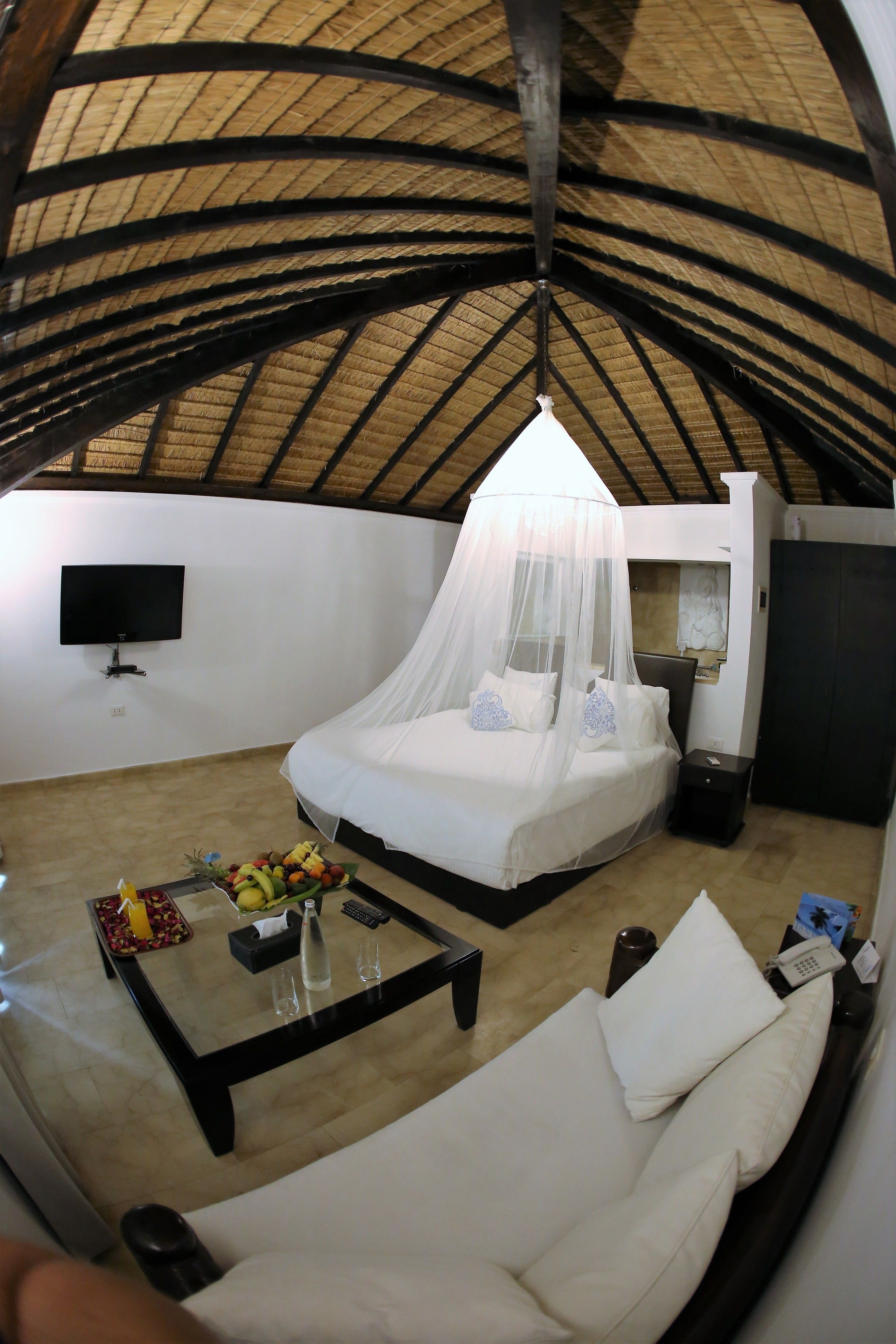 premium bedding, free cots/infant beds, rollaway beds