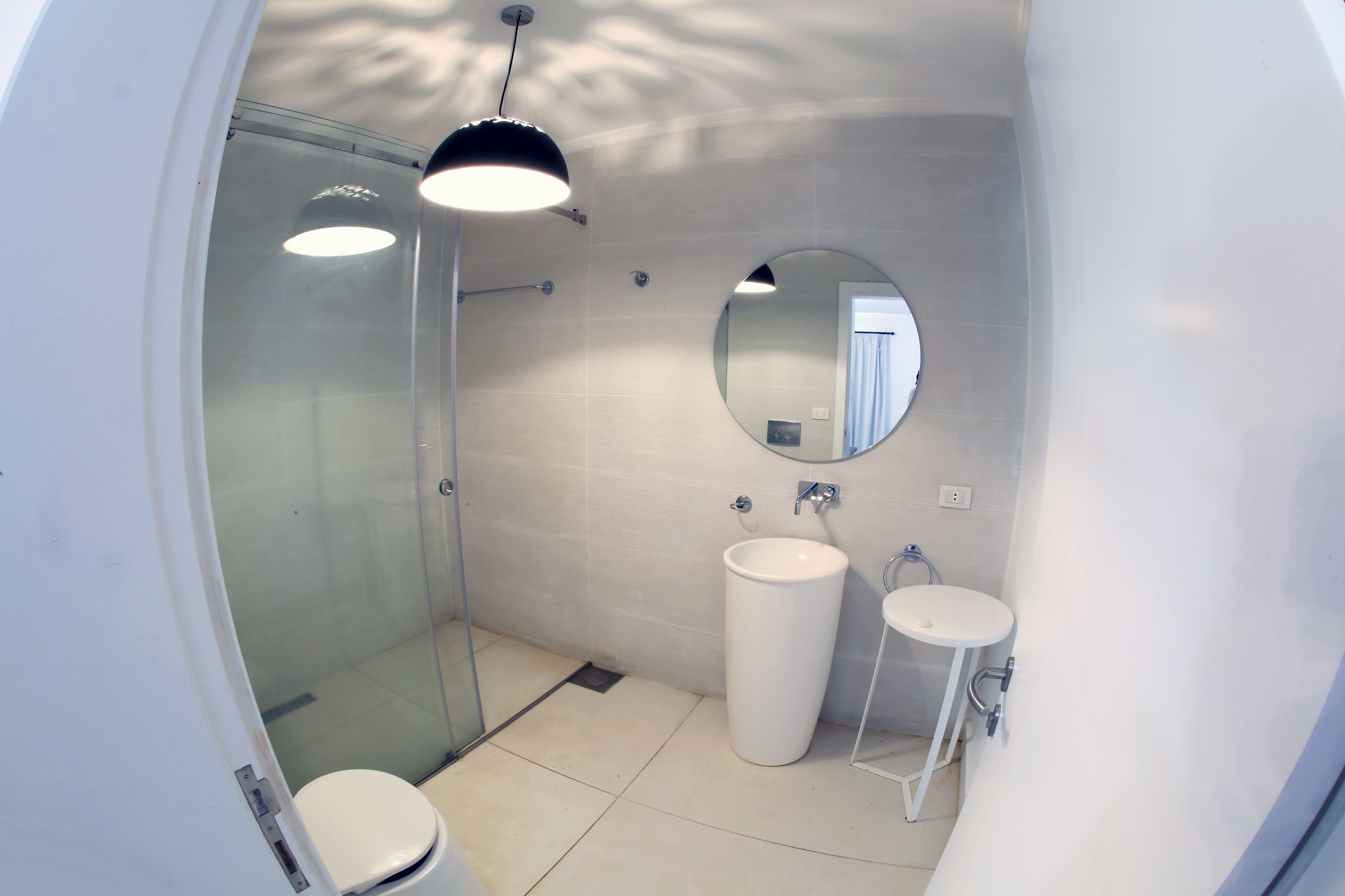 deluxe bungalow, beachfront | bathroom | free toiletries, hair dryer, bathrobes, towels