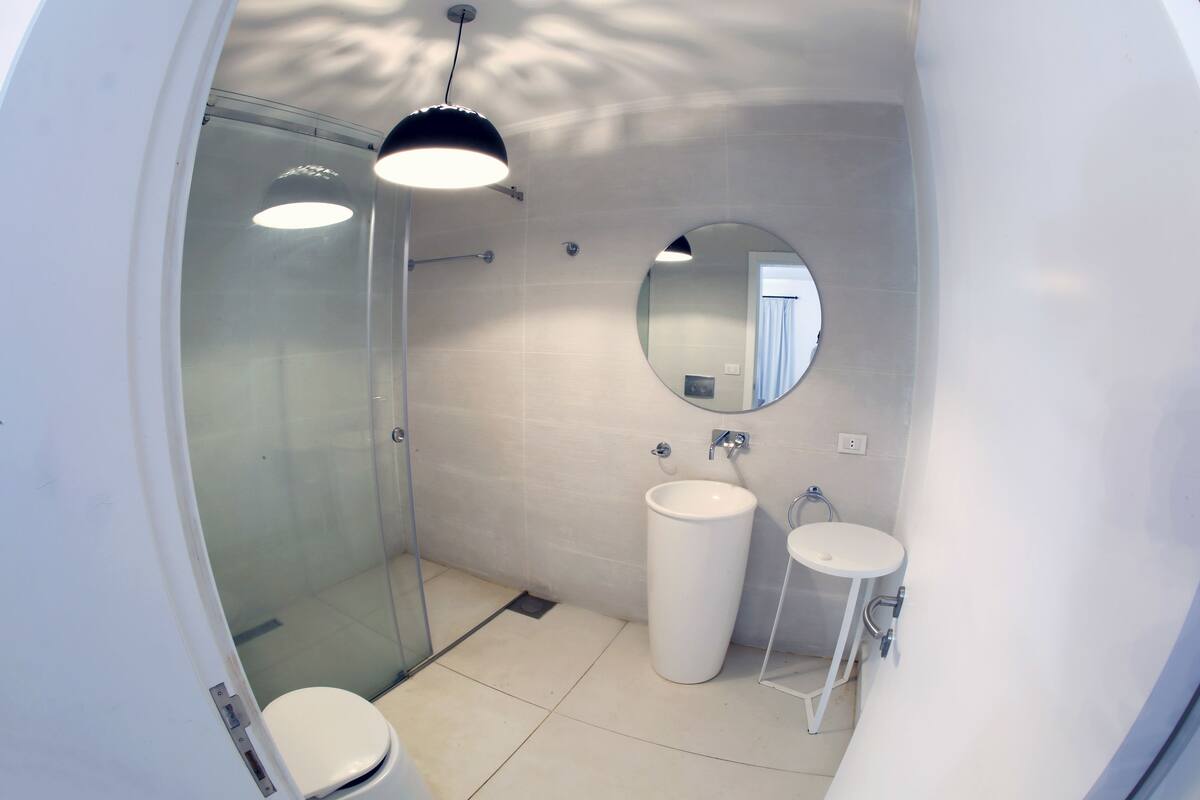 deluxe bungalow, beachfront | bathroom | free toiletries, hair dryer, bathrobes, towels