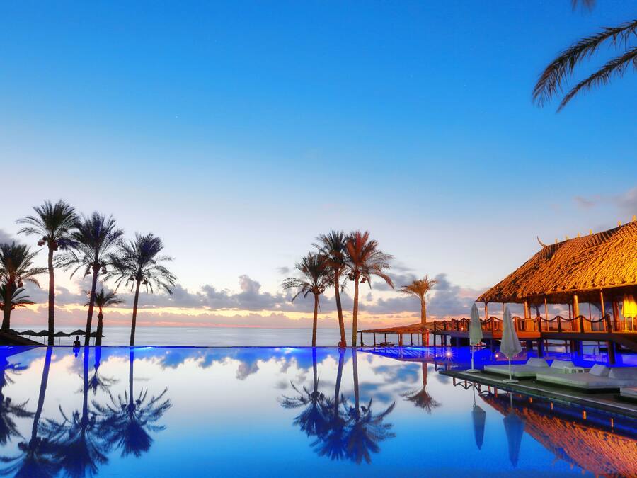 6 outdoor pools, an infinity pool
