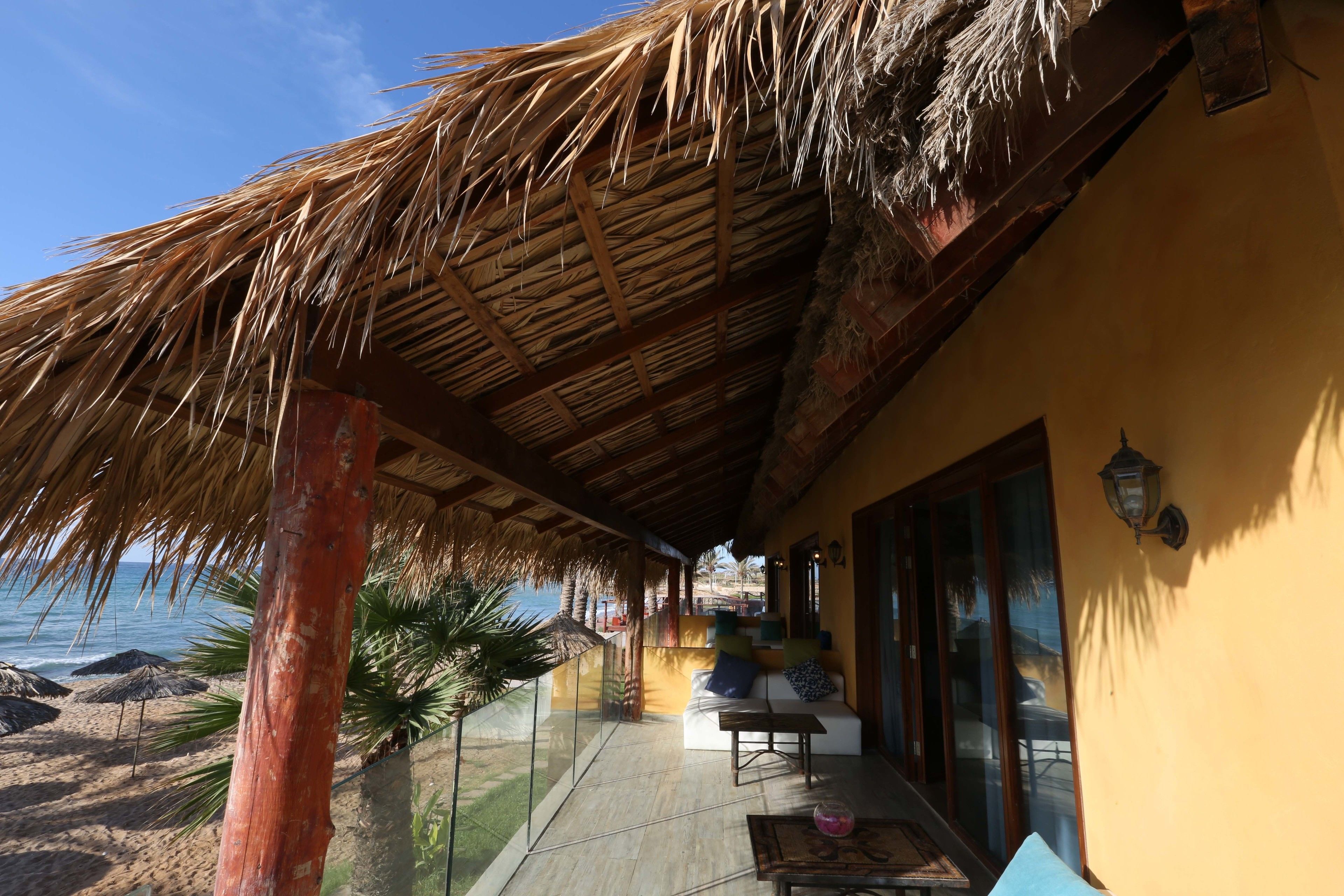 deluxe bungalow, beachfront | porch