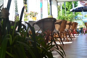 Outdoor dining - Hotel Alfredo's (Rimini)