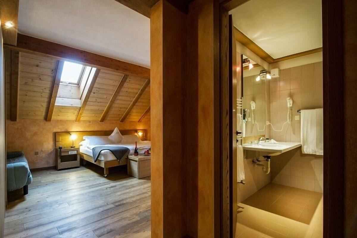 Caja de seguridad en la habitación y escritorio 