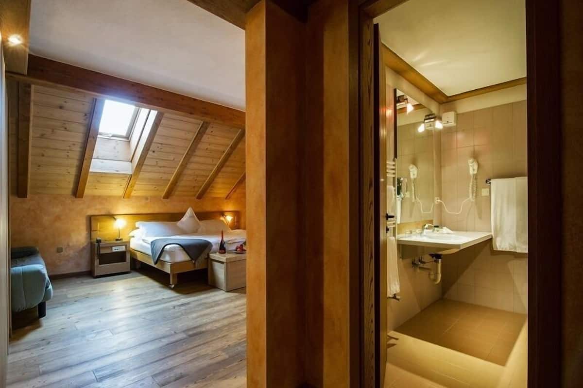 Suite, 2 Bedrooms, 2 Bathrooms (Chalet) | Minibar, in-room safe, desk