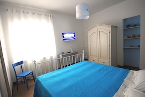 Doppelzimmer | Individuell dekoriert, individuell eingerichtet, Schreibtisch