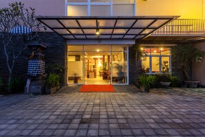 Entrada al alojamiento