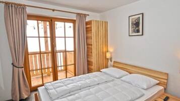 2 bedrooms, cots/infant beds, free WiFi, bed sheets