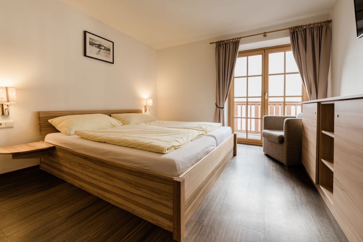 2 dormitorios, cunas (de pago), wifi gratis y ropa de cama