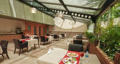 Nuzhet Hotel