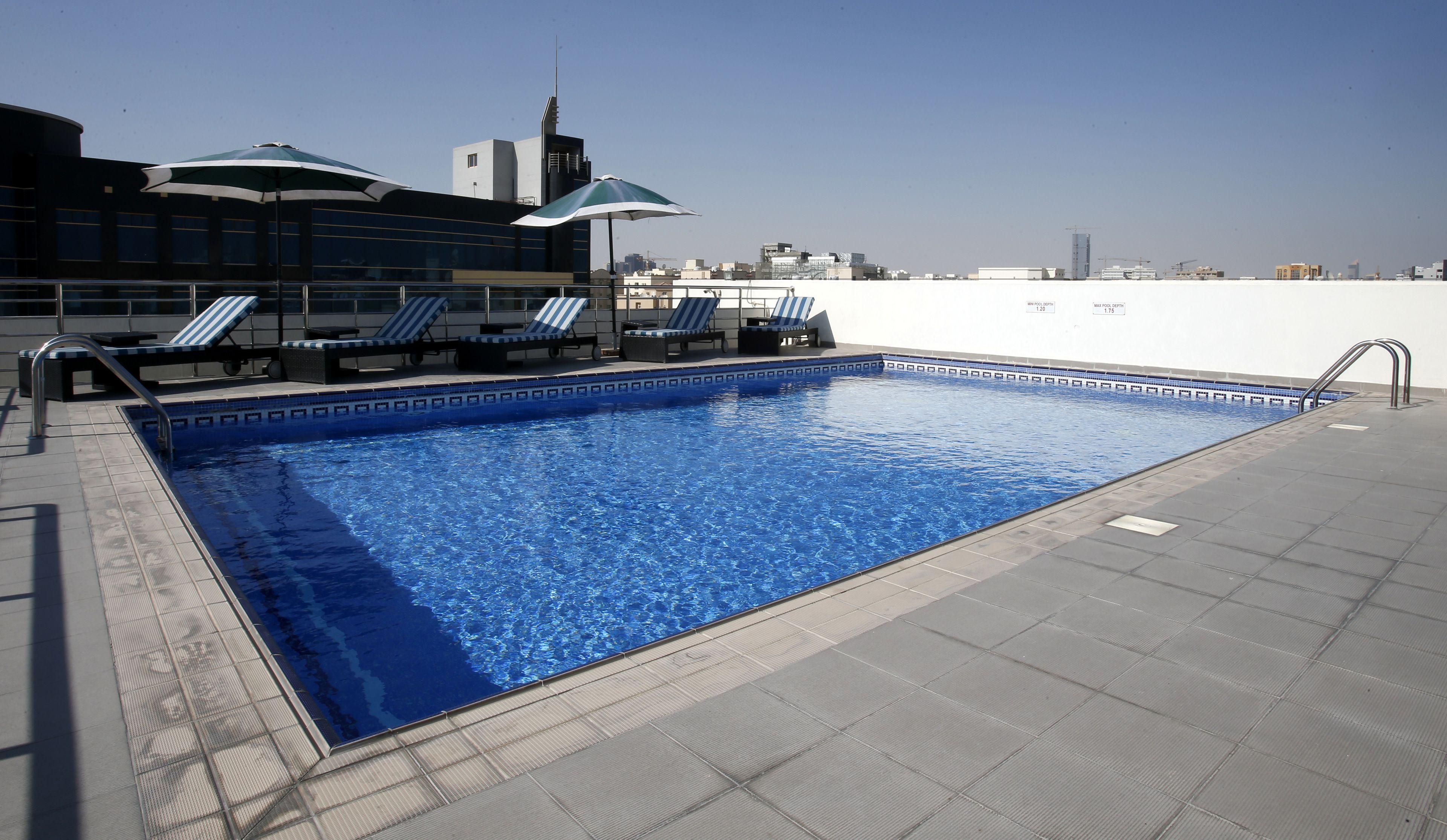 야외 수영장, 일광욕 의자