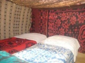 Classic Tent, Shared Bathroom - Bivouac Les Dunes De Tinfou (Zaouia De Sidi El Mokhtar Ben Ali)