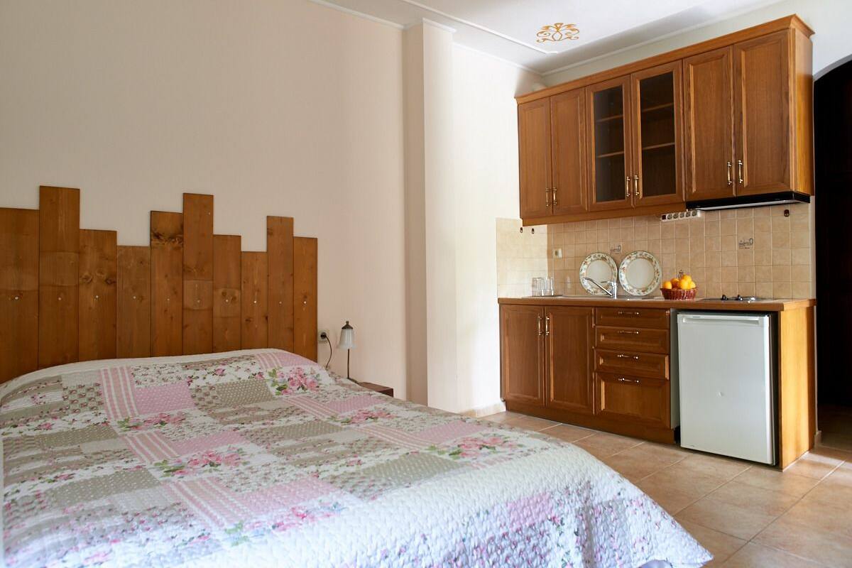 Habitación doble, 1 cama doble, cocina básica | Cunas o camas infantiles (de pago), camas supletorias, wifi gratis