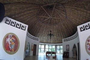 Interior - Okaan (Tinum)