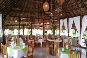 Dining - Okaan (Tinum)