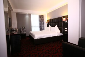 Standard Double Room, City View | 1 bedroom, premium bedding, minibar, in-room safe