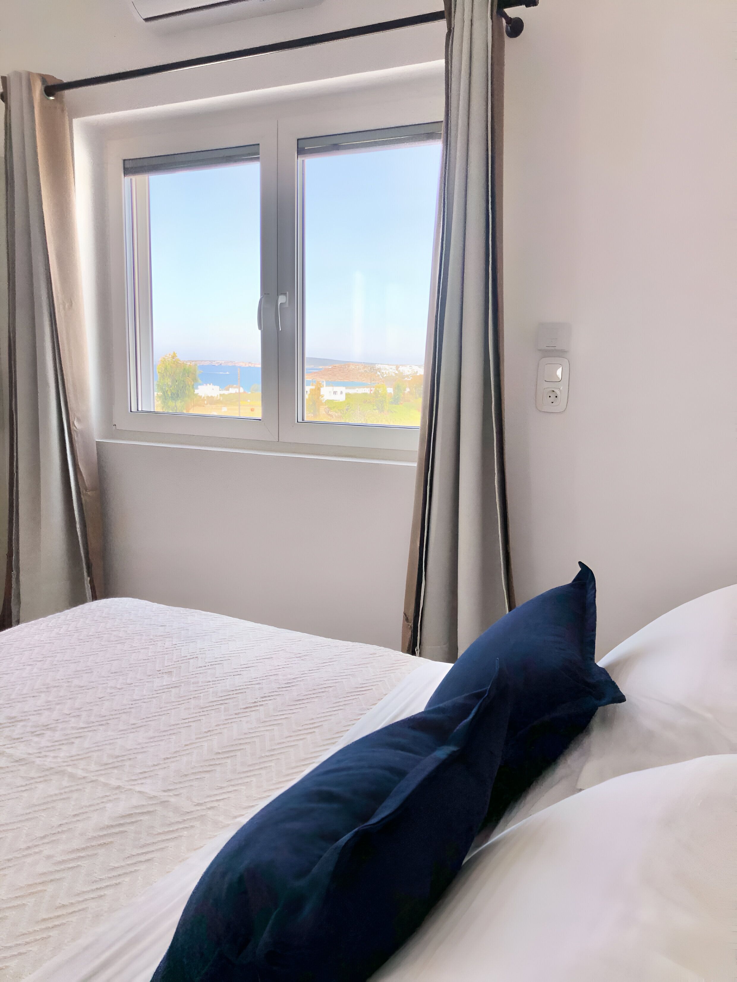 أغطية فراش متميزة وألحفة محشوة بالريش وأسرّة بإسفنج يتكيف مع شكل الجسم