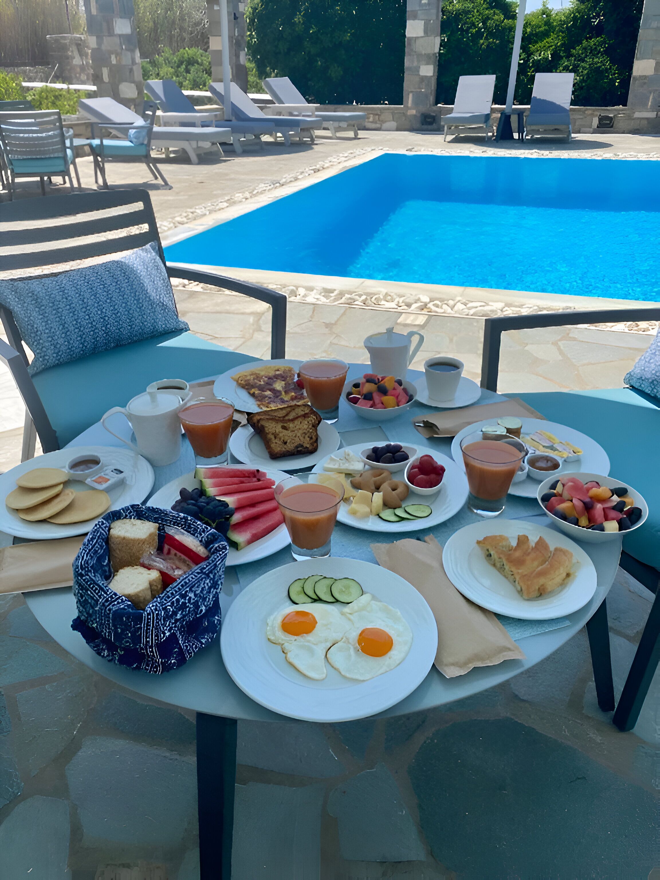 Daily buffet breakfast for a fee