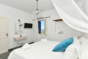 Deluxe Apartment | Premium bedding, in-room safe, desk, blackout drapes - Agrabeli Paros (Paros)