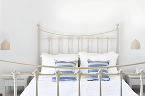 أغطية فراش متميزة وألحفة محشوة بالريش وأسرّة بإسفنج يتكيف مع شكل الجسم