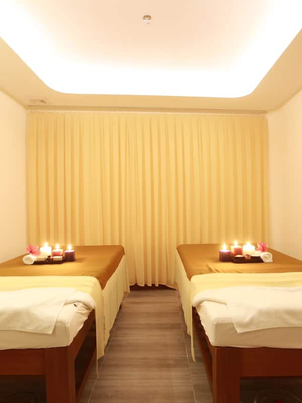 Sauna, steam room, body treatments, aromatherapy, hot stone massages