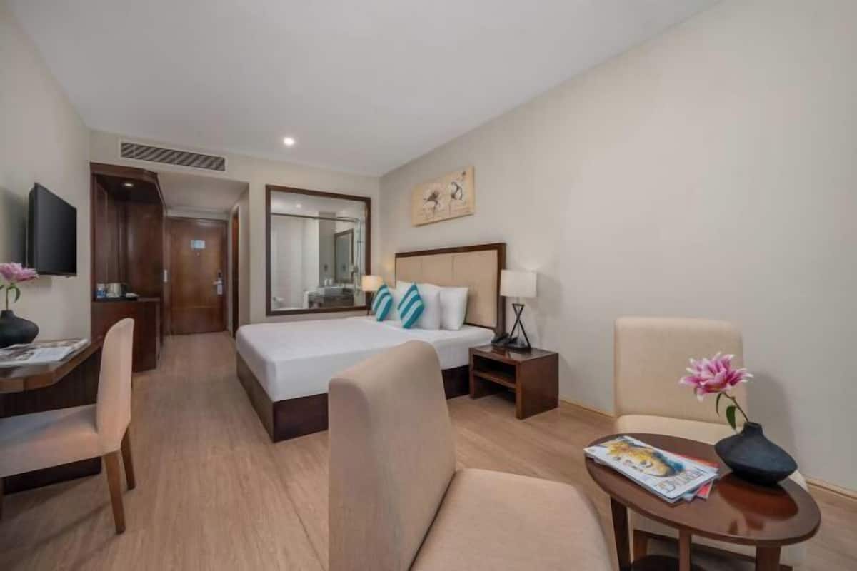 Minibar, in-room safe, desk, blackout drapes