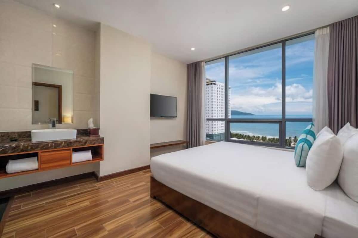 Minibar, in-room safe, desk, blackout drapes