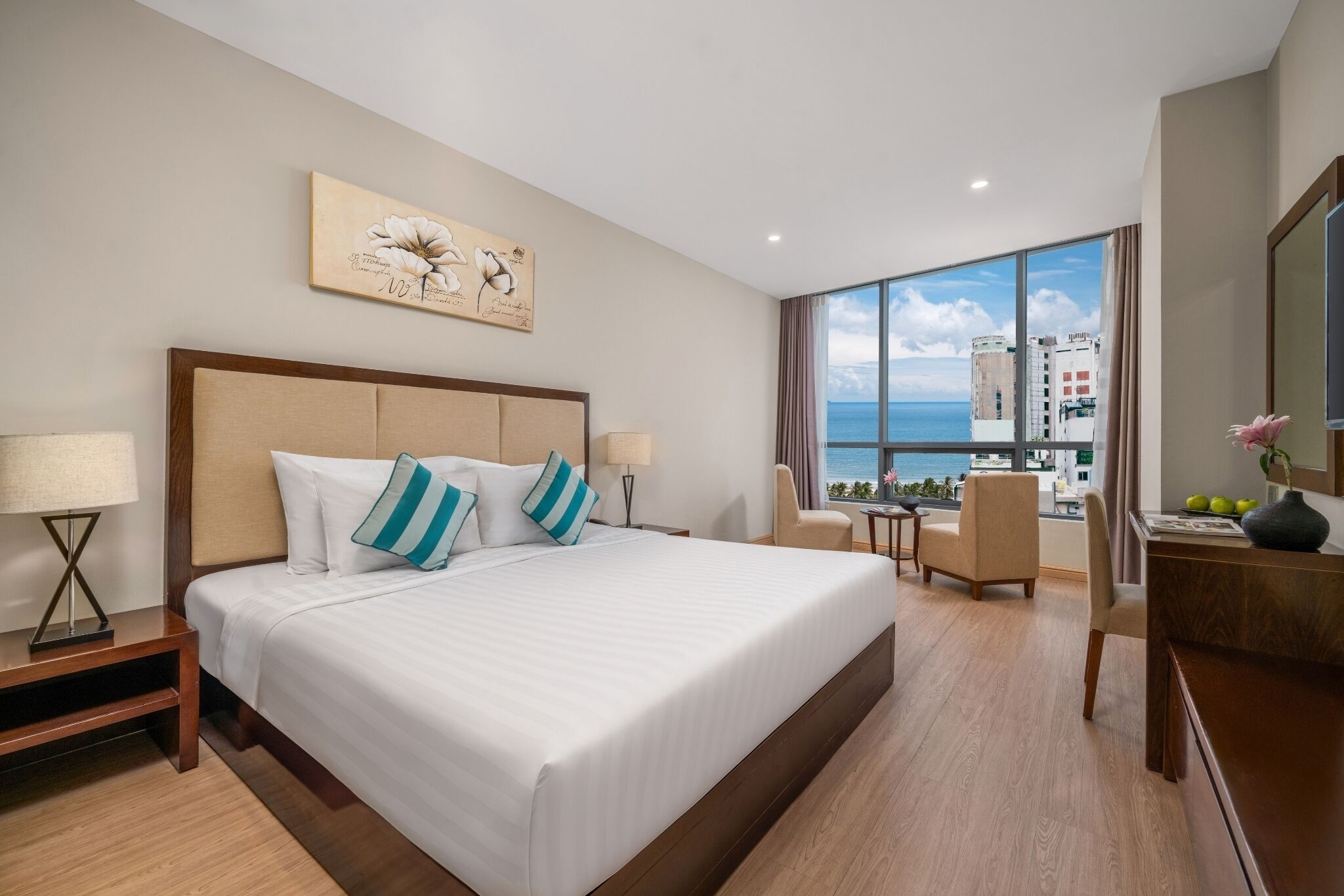Superior Double Room, Sea View | Minibar, in-room safe, desk, blackout drapes