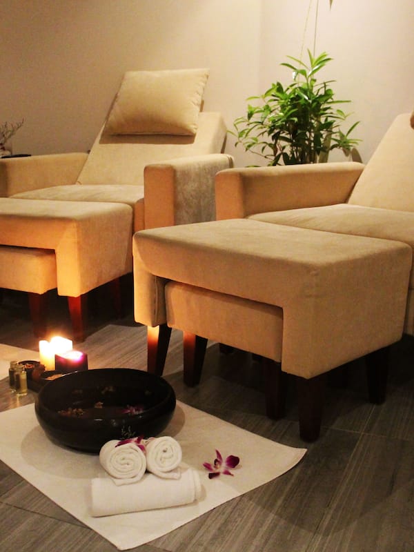 Sauna, steam room, body treatments, aromatherapy, hot stone massages