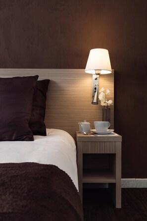 迷你吧、房內夾萬、書桌、手提電腦工作空間