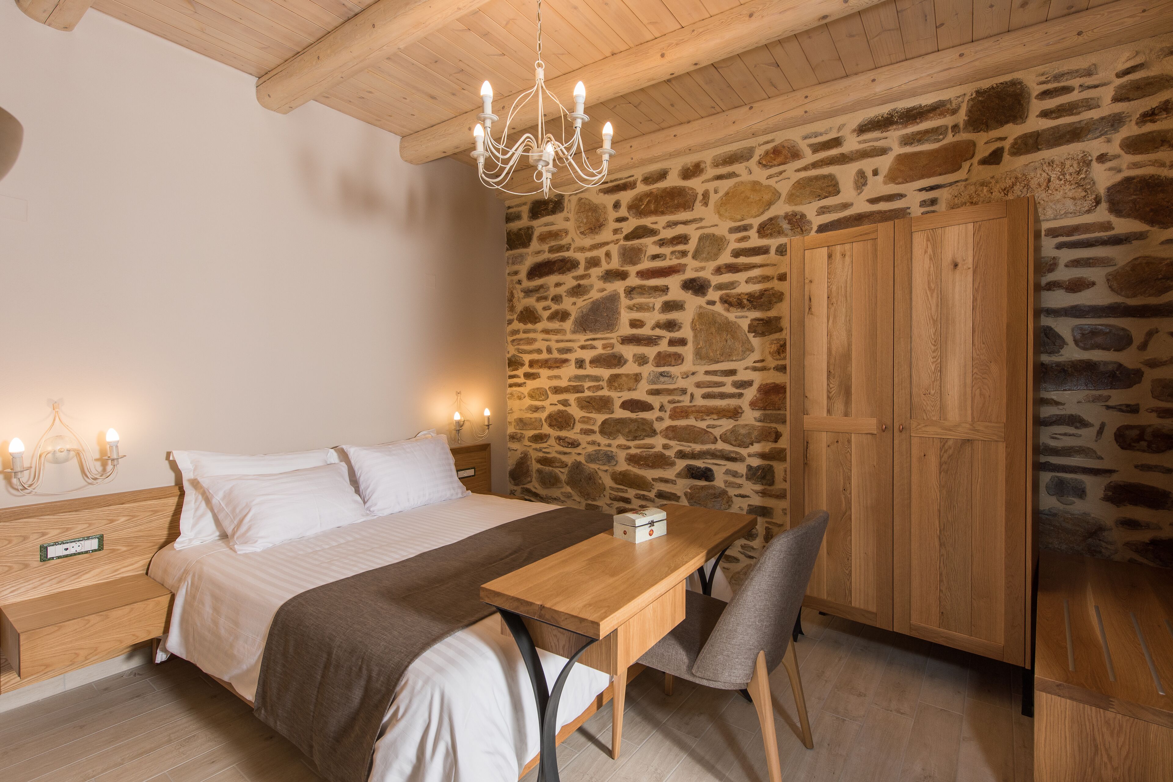 Literie de qualité supérieure, coffres-forts dans les chambres, bureau