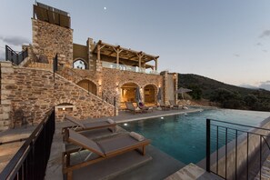 Seasonal outdoor pool, pool umbrellas, pool loungers - Lameriana Secret Village (Mylopotamos)