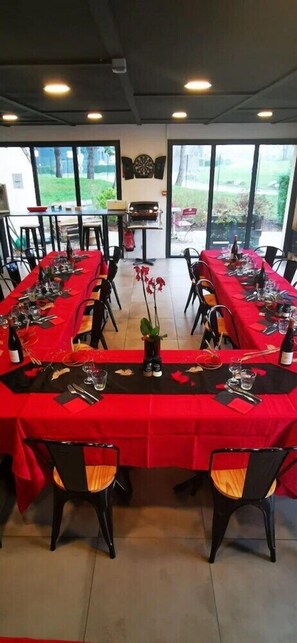 Unclassified image, 3 of 48, button