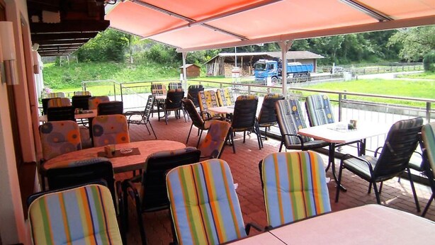 Outdoor dining - Auderer Hotel (Karroesten)