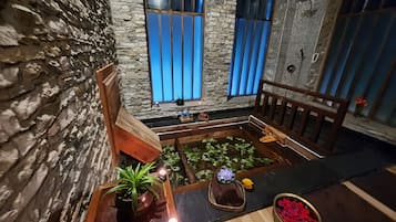 Private spa tub