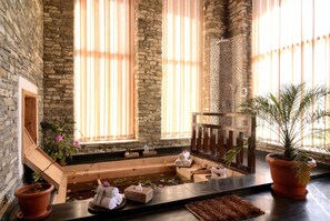 Couples treatment rooms, Turkish bath, aromatherapy, hot stone massages - Terma Linca Resort and Spa (Thimphu)