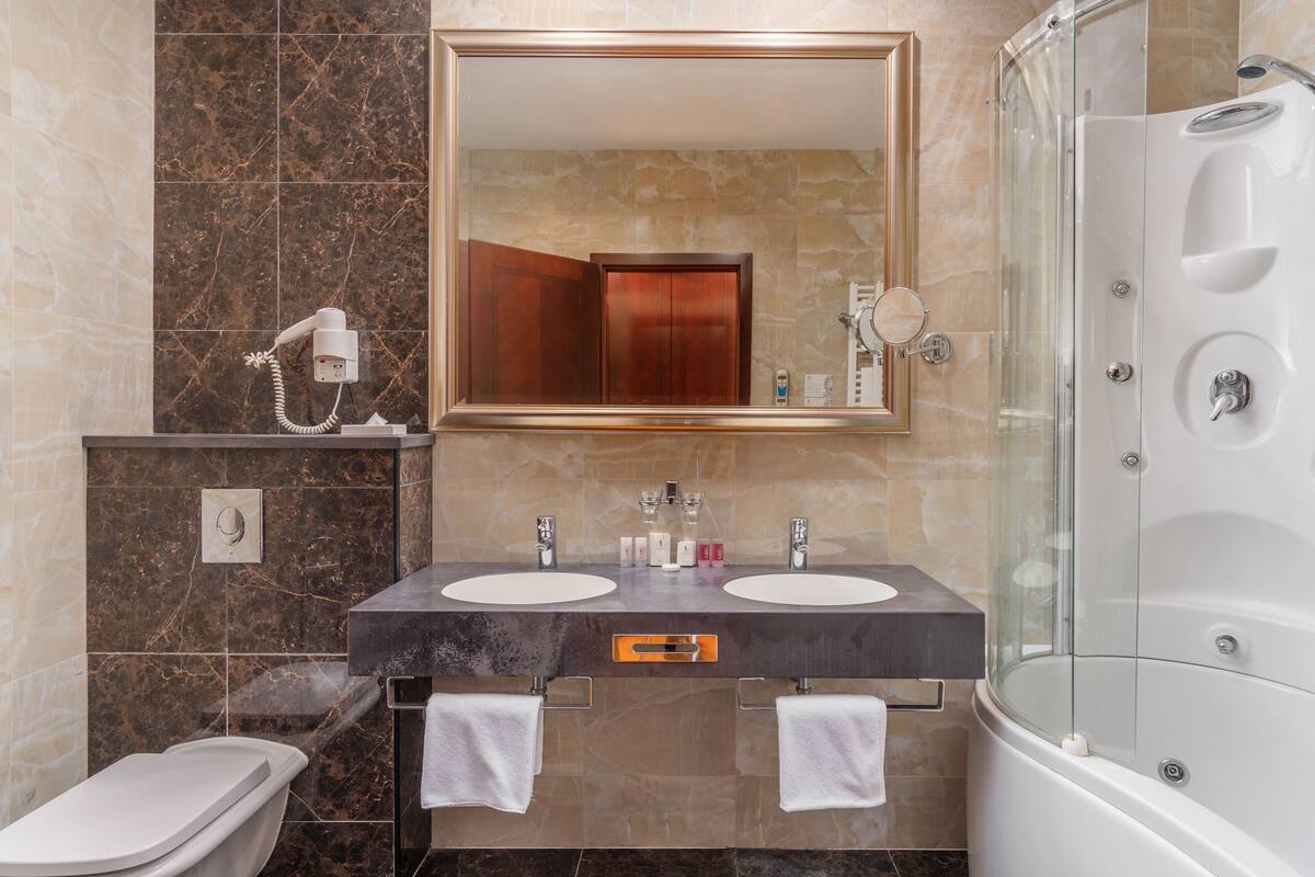 combined shower/bathtub, eco-friendly toiletries, hair dryer, bathrobes