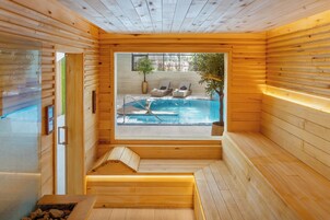 Couples treatment rooms, sauna, hot tub, steam room, Turkish bath