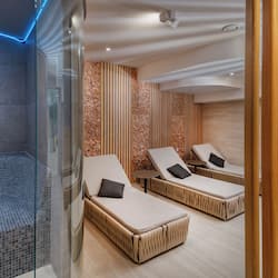 Couples treatment room(s), sauna, hot tub, steam room