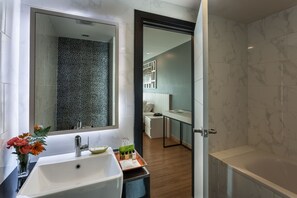 One Bedroom Suite | Bathroom | Free toiletries, hair dryer, slippers, towels - Cmor by Recall Hotels, Chiang Mai (Chiang Mai)