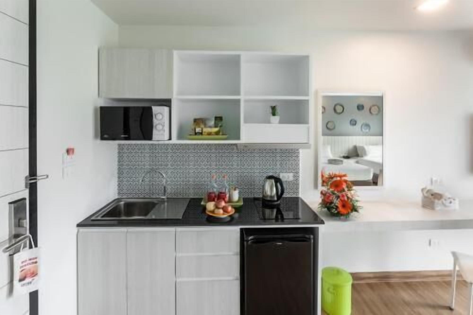 Private kitchen | Fridge, coffee/tea maker