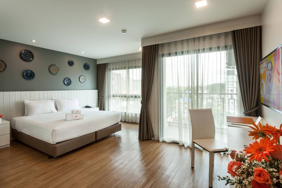 Grand Deluxe Double Room | 迷你吧、客房內保險箱、書桌、遮光布/窗簾