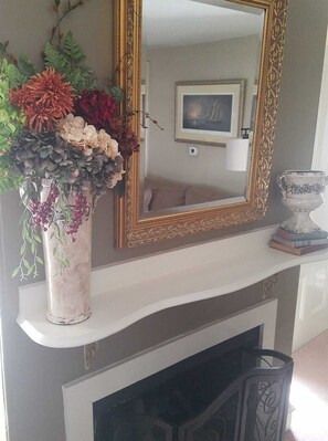 Interior - PineCrest Inn (Gorham)